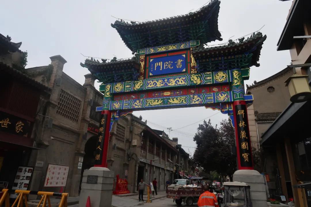 西安正宗小吃街是回民街吗,西安正宗本地小吃街回民街