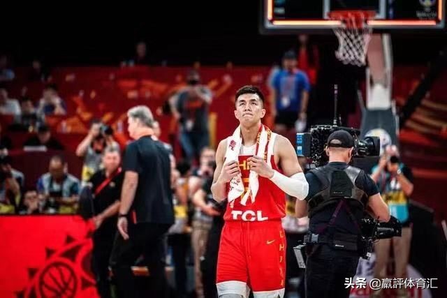 杜锋在场边都在说什么,杜锋解说赵继伟胯下传球