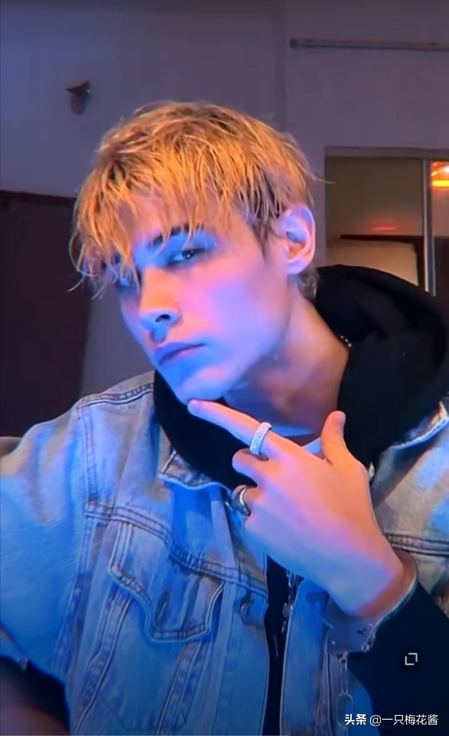 “笋丝”们利路修发福利来了，渔网装和光腿装你来不来看