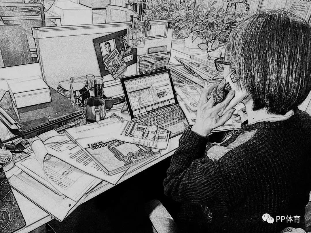 八里庄17F的长明灯火足球狗的日常