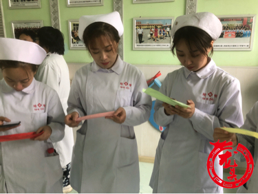 医护人员看望留守儿童,医护人员看望农村小孩