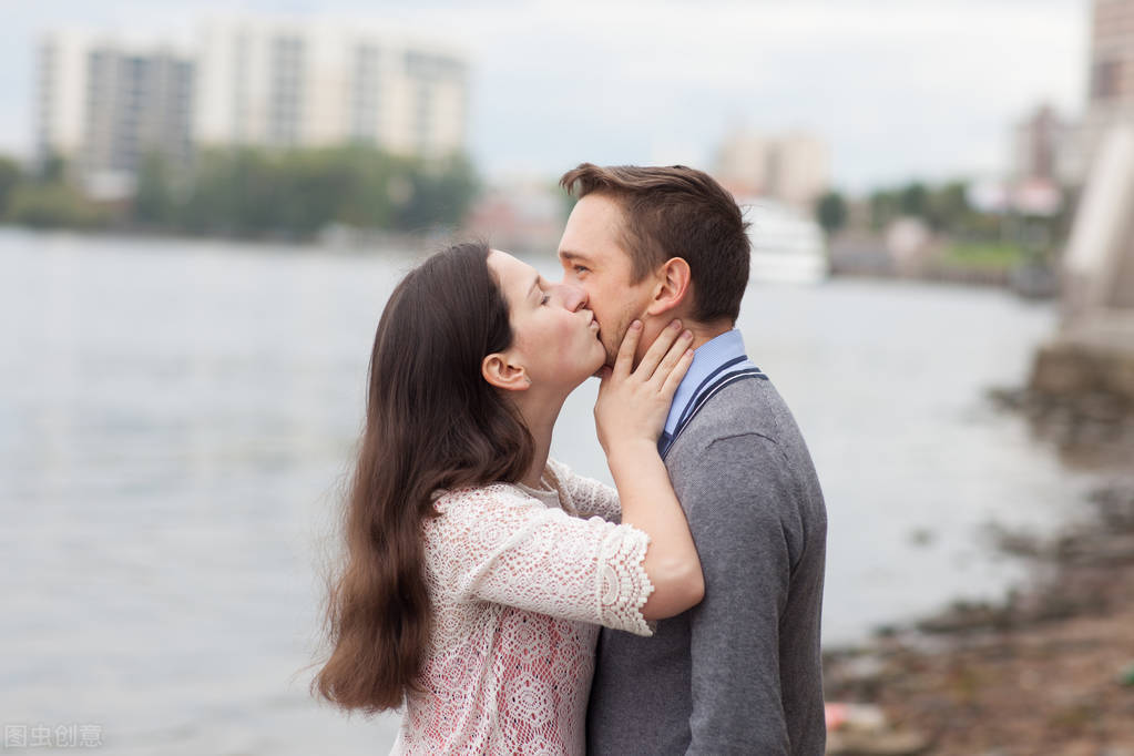 女朋友瞒着你相亲怎么处理,女朋友瞒着我去相亲