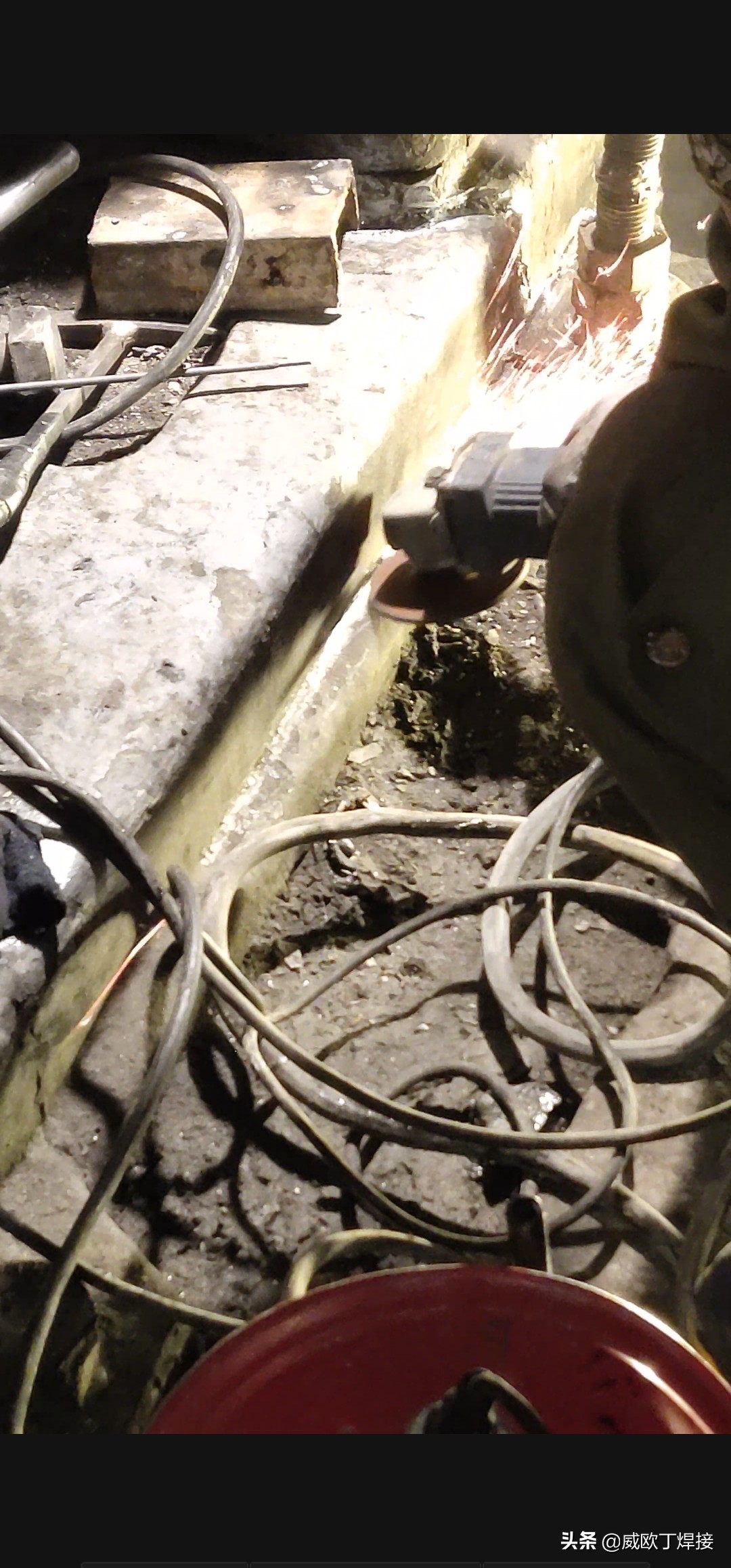 铸铁电机底座断裂,铸铁机械开裂修复