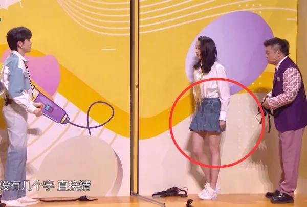 宋亚轩关晓彤穿裙子,宋亚轩关晓彤露腰