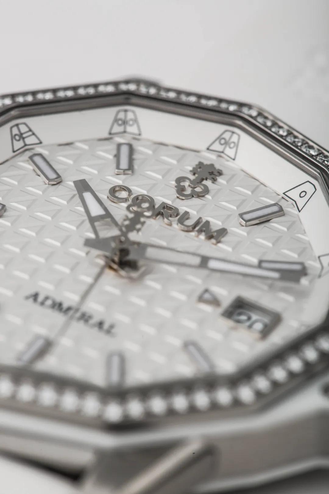 十一国庆没闲着，大腕给你找了4个爱表的女朋友