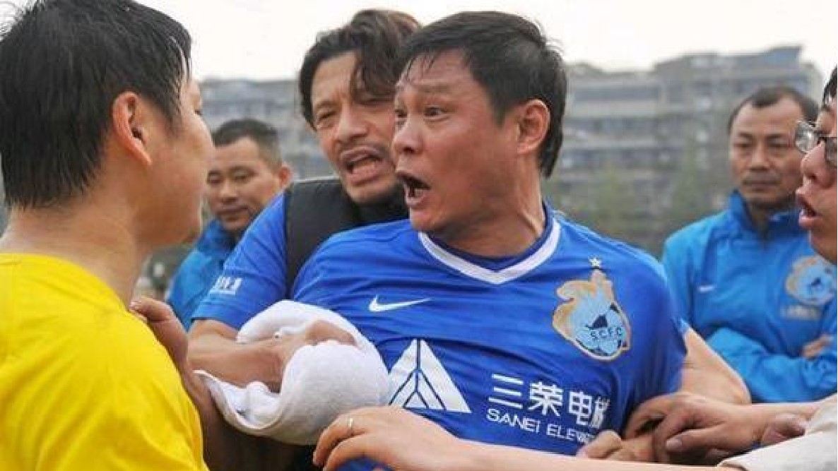 就很奇怪!范志毅脾气那么暴躁,为什么球迷都支持他当足协主席?