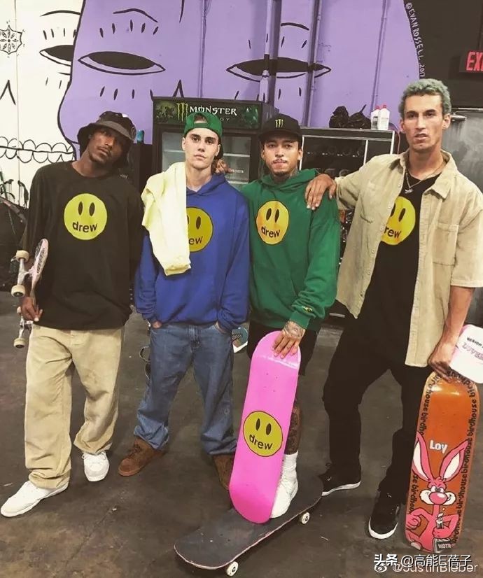 贾斯汀比伯浪了一圈归来还是少年,贾斯汀比伯晒自曝右脸面瘫