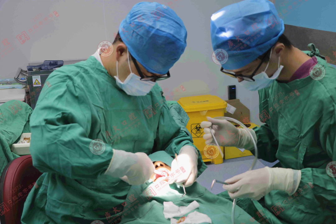 三尺讲台育桃李全文,三尺讲台育桃李后面一句是什么