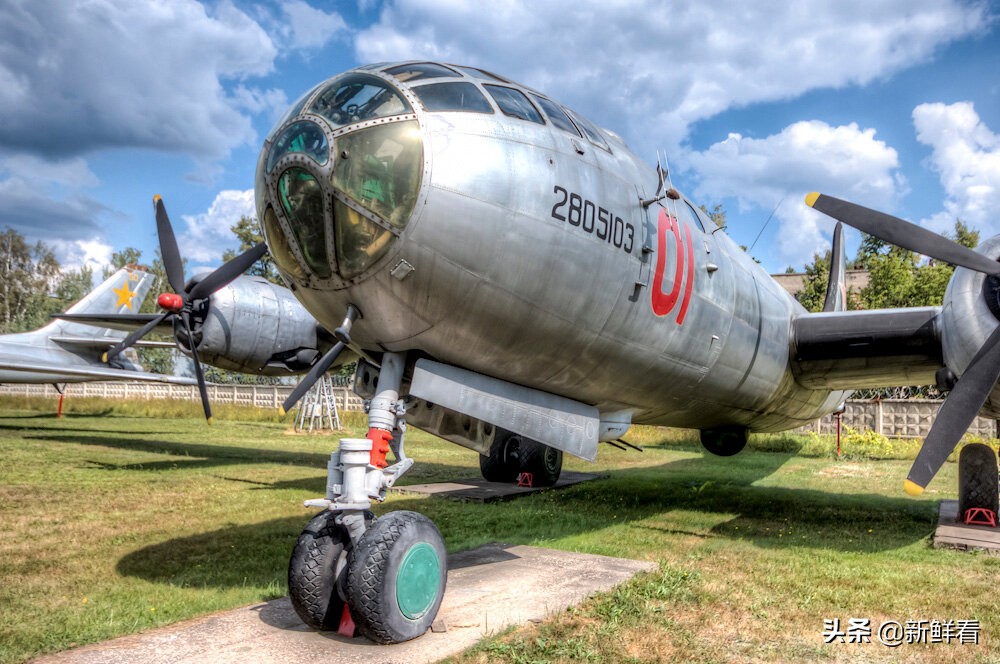 苏联空军高技术展示,苏联轰炸机座舱