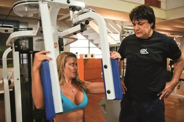 演员的自我修养：混迹足坛20多年的“凯撒大帝”充满传奇的一生