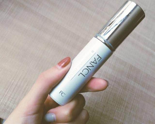 脸色暗沉发黄用什么护肤品平价,脸上没有斑可以用美白祛斑精华吗