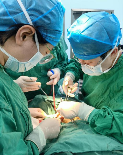 轮胎爆炸被钢圈压死,轮胎爆炸引起的事