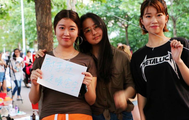 大学生没钱了就会联系父母了,大学生开学后家长的心里难受感受