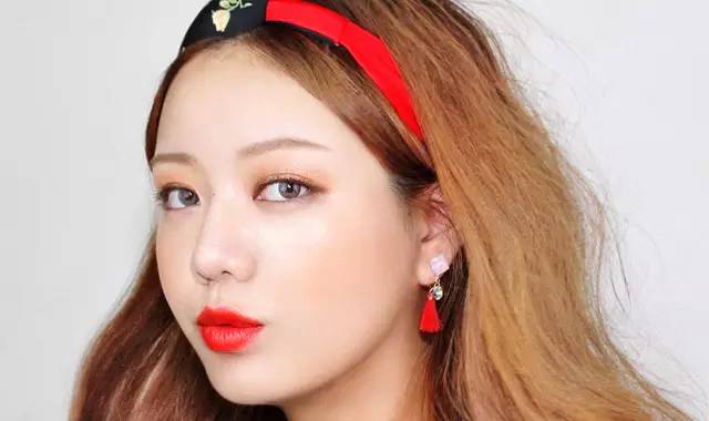 肤色偏黑想化妆成冷白皮怎么办,肤色黑怎么化妆不显老