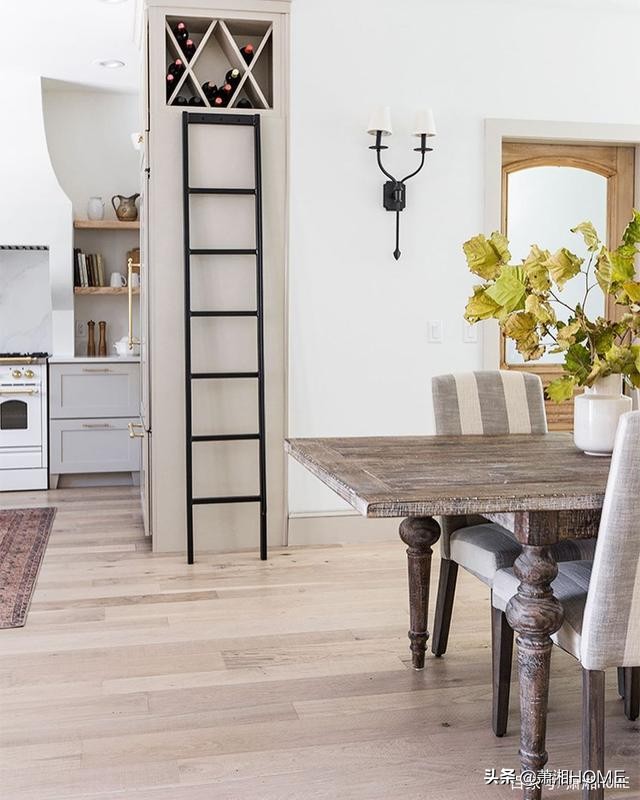 房间改造有双人两层床,家里的小床改造成现代小别墅