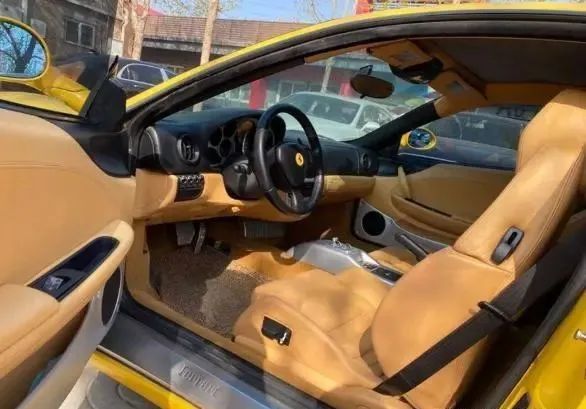 小伙50万买辆二手法拉利360,2005年上牌,3.6L引擎声浪依旧浑厚