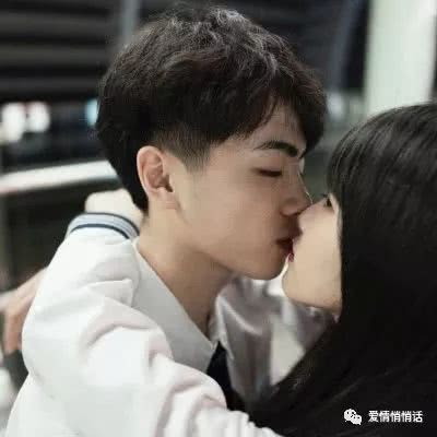 男人说累了要抱抱怎么高情商回复,男生说我累了女生回怼