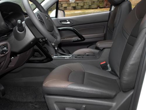 汽车仿皮和真皮座椅的区别,真皮和仿皮座套哪个好