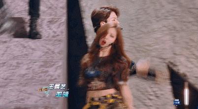 杨幂宋茜穿什么衣服好看,除了杨幂还有哪些艺人旗下有童星