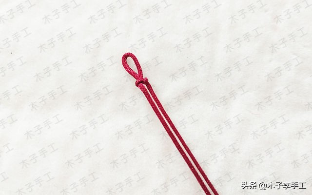 一根线串珠子手链,一个转运珠编手链的造型