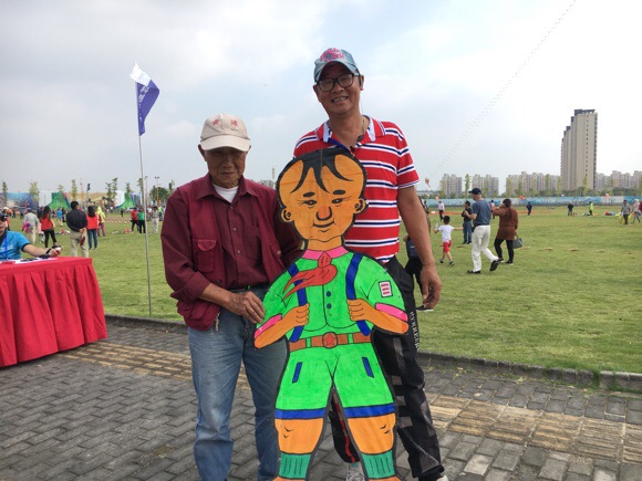 260米巨龙风筝放飞视频,巨龙风筝放飞成功视频