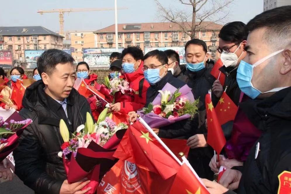 为抗击疫情的医生牺牲精神点赞,抗击疫情医护人员紧急行动视频