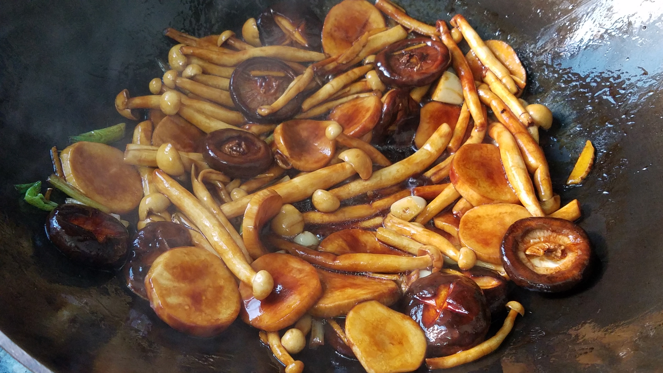 炒香菇炖鸡家常做法,炒香菇家常做法要不要焯水