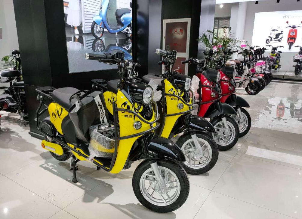 雅迪爱玛小牛怎么选,雅迪台铃爱玛小牛哪个好