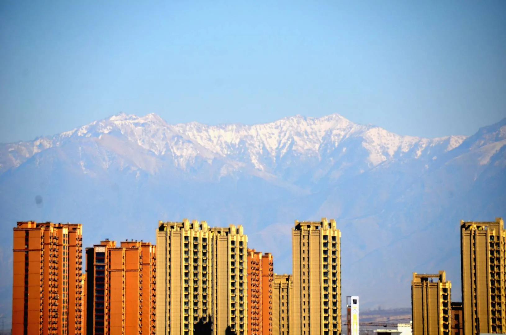 河北最高的小五台山晴空万里,河北的最高山峰小五台山海拔多少