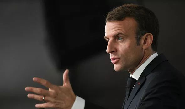 法国28万人*威示***行游**，他们因为油价太贵围堵了总统府？