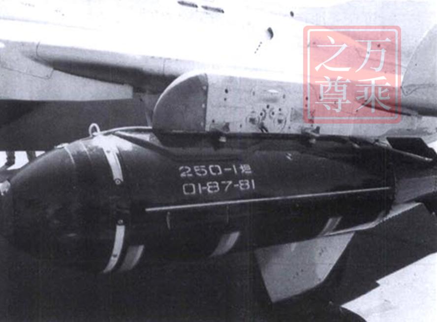 曾落后40年，曾被轰炸过，今天的中美空军制导*弹炸**装备水平对比