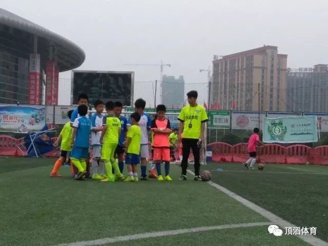 2022国际足坛发生的事,论中国足球的现状与未来论文