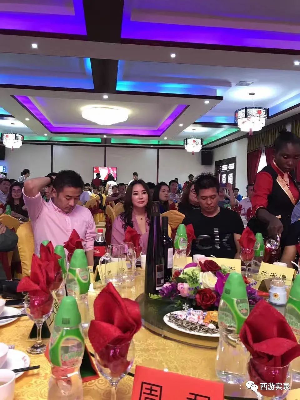 黑人不怕我车上警察，被押机场，和被绑架老乡吃饭，华人酋长宰我