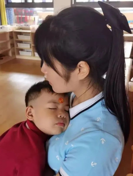 感恩有你共赴未来,感恩有你与爱同行