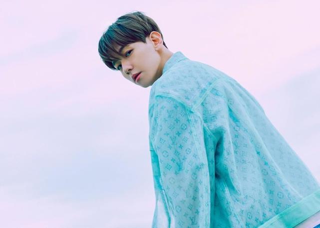 边伯贤为专辑两头跑，朴灿烈晒EXO练习照被指蹭热度，差别太大