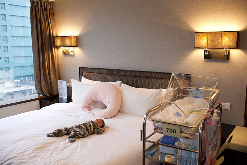 月子到底去月子中心还是请月嫂,坐月子是去月子中心还是月嫂好