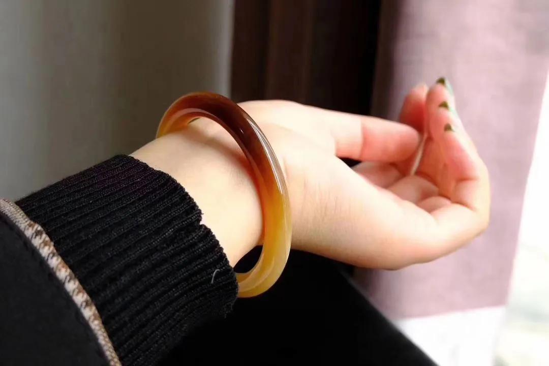 30岁女生适合的气质手镯,20多岁3000至5000元翡翠手镯推荐