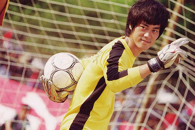 追星的最高境界：从小痴迷李小龙，长大后把自己追成了“李小龙”