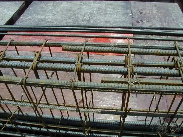 分布筋是直筋还是弯矩筋,负弯矩筋与分布筋需要满绑吗