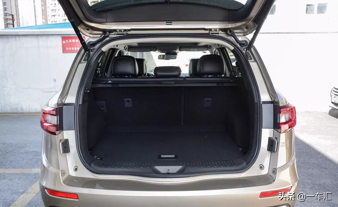 雷诺汽车suv科雷傲最新款爆改,海外版雷诺科雷傲最新款