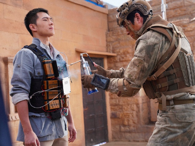 急先锋成龙杨洋母其弥雅,急先锋花絮杨洋做人工呼吸