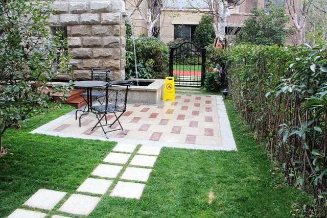 亲戚买1楼送院子，简单的改造，邻居经过都说羡慕，太美了