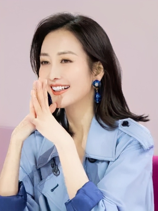 钟楚曦耳环高清图片,钟楚曦耳饰特辑