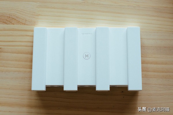 华为凌霄四核ws7200,华为ws5200增强版边缘路由器测评