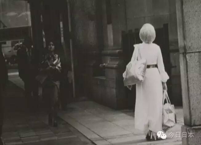 日本一*女妓**站街拉客到74岁，只为等一人