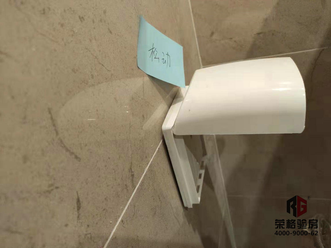 荣格验房墙面裂纹怎么回事,荣格验房在哪