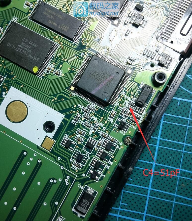 技术大佬秀操作！德州仪器TI-89图形计算器拆机维修及CPU超频