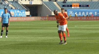 来开心一下,国足让人喷饭的爆笑gif