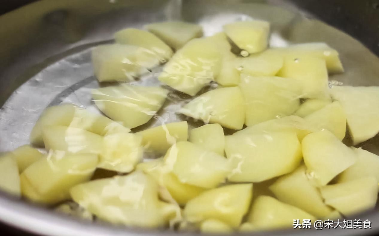 土豆切丝加鸡蛋的做法窍门,两个土豆三个鸡蛋做法简单又好吃