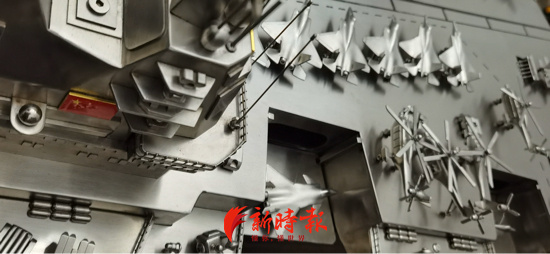 船锚、雷达、飞机都能动！焊接工三年磨一“舰”，为儿子自制独一无二的礼物